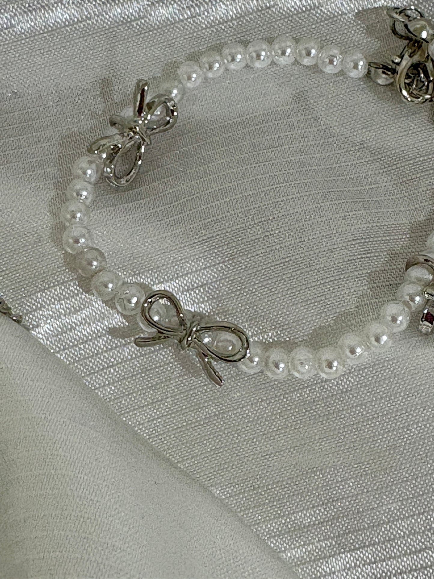 Pearl bow bracelet