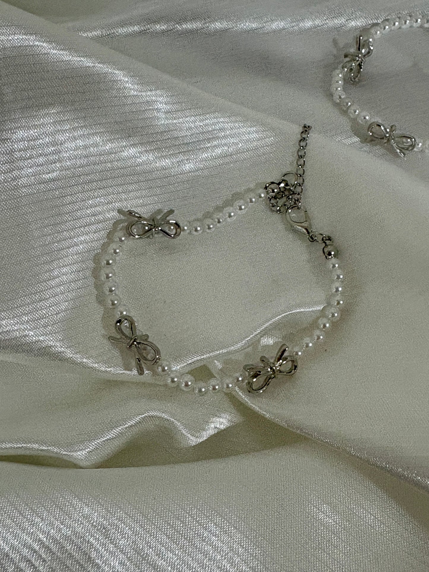 Pearl bow bracelet