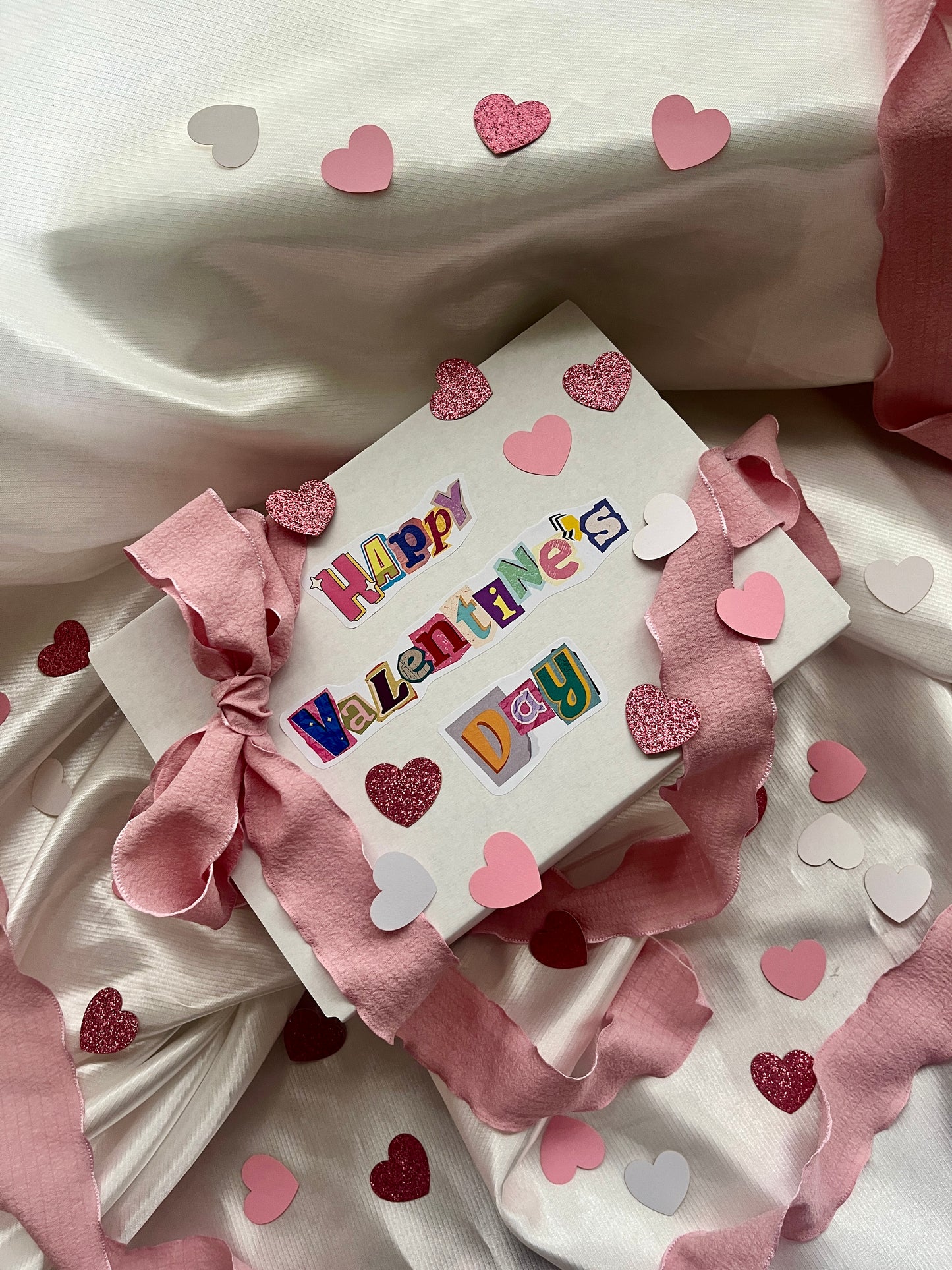 Valentine's Day Gift box - crochet flowers ver.