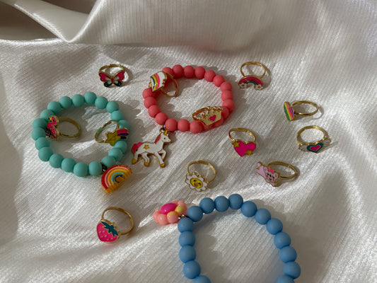 Girls’ accessory set