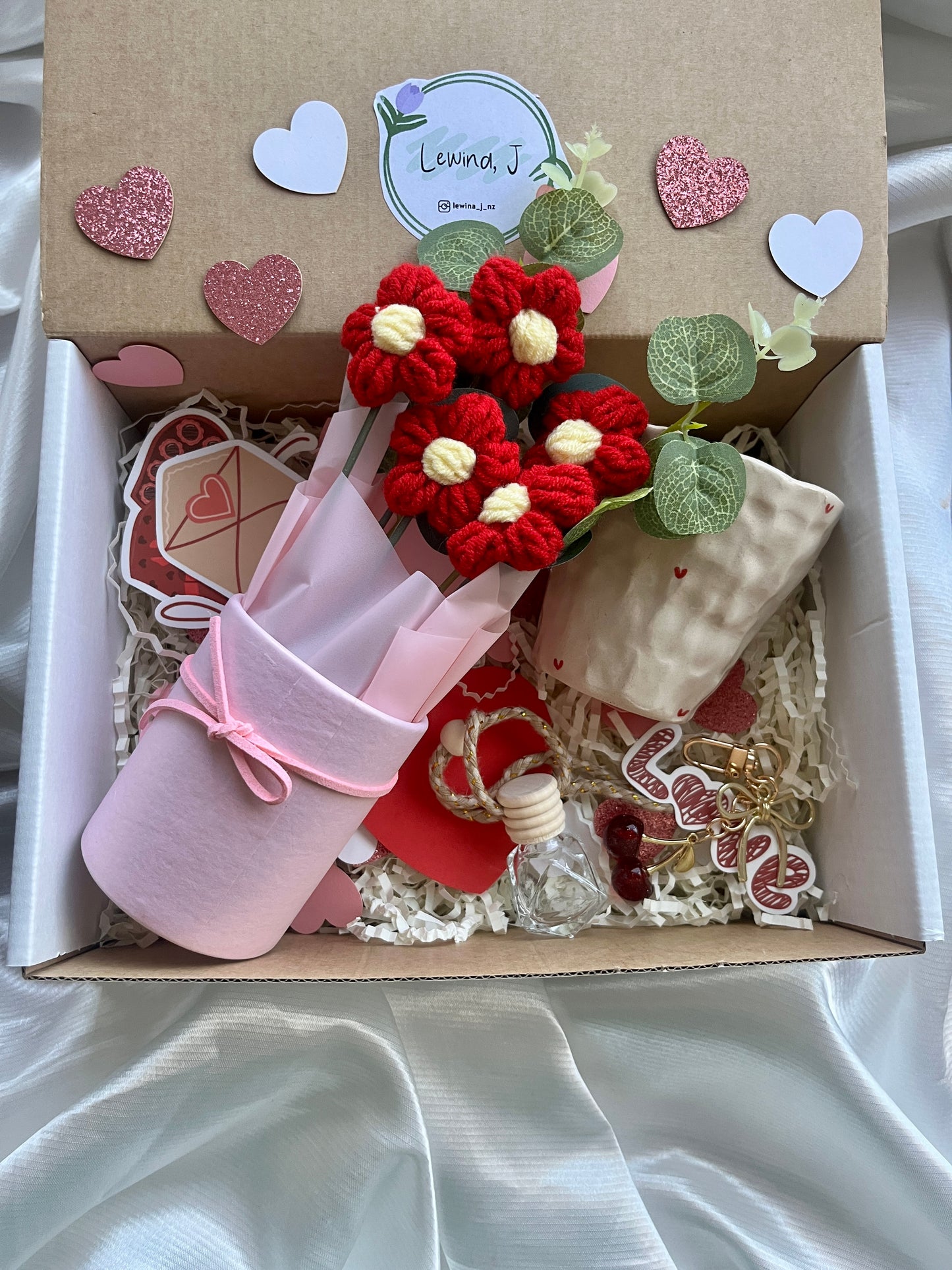 Valentine's Day Gift box - crochet flowers ver.